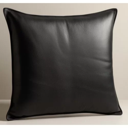 Coussin ou oreiller en cuir carré agneau noir